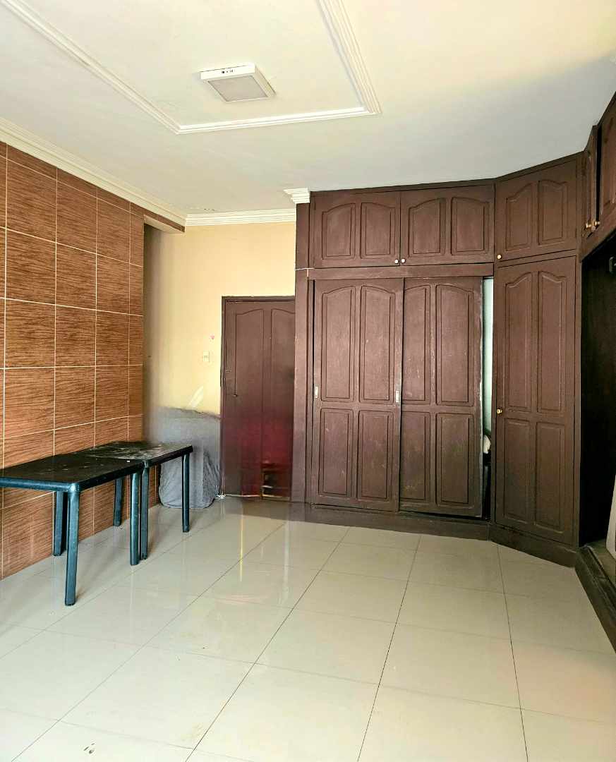 Casa en Entre 3er y 4to anillo Norte en Santa Cruz de la Sierra 4 dormitorios 3 baños  Foto 11
