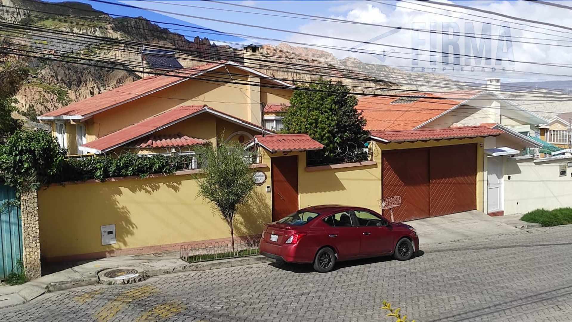 Casa en Cota Cota en La Paz 4 dormitorios 5 baños 2 parqueos Foto 1
