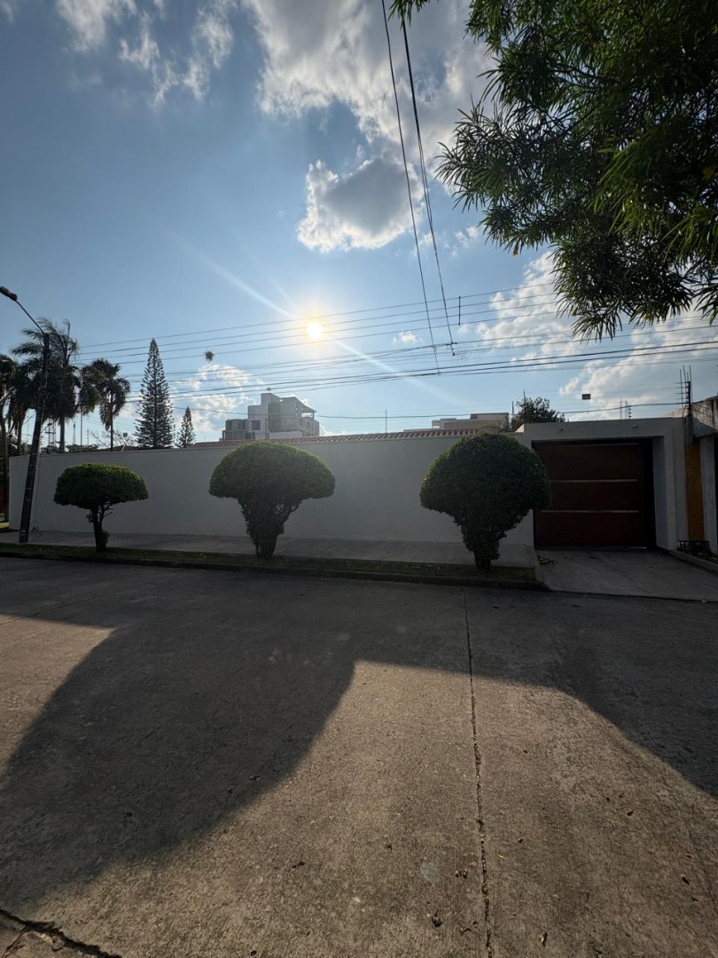 Casa en VentaZona norte, C/ Las Piñas, en plena esquina, entre  la Av. Mutualista y Alemana Foto 22