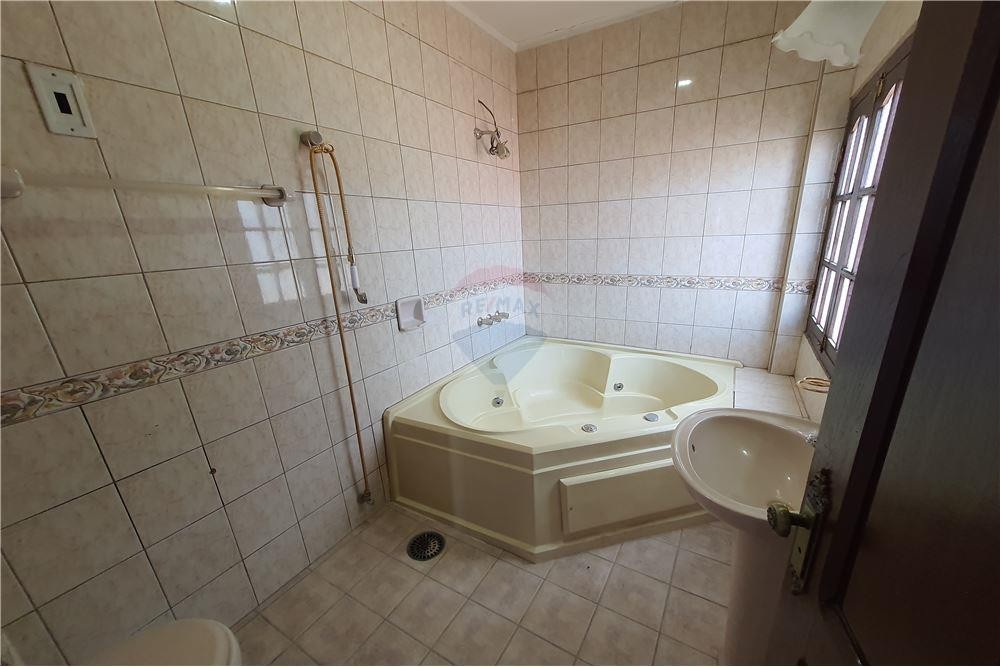 Casa en San Jorge en Tarija 4 dormitorios 4 baños 2 parqueos Foto 8