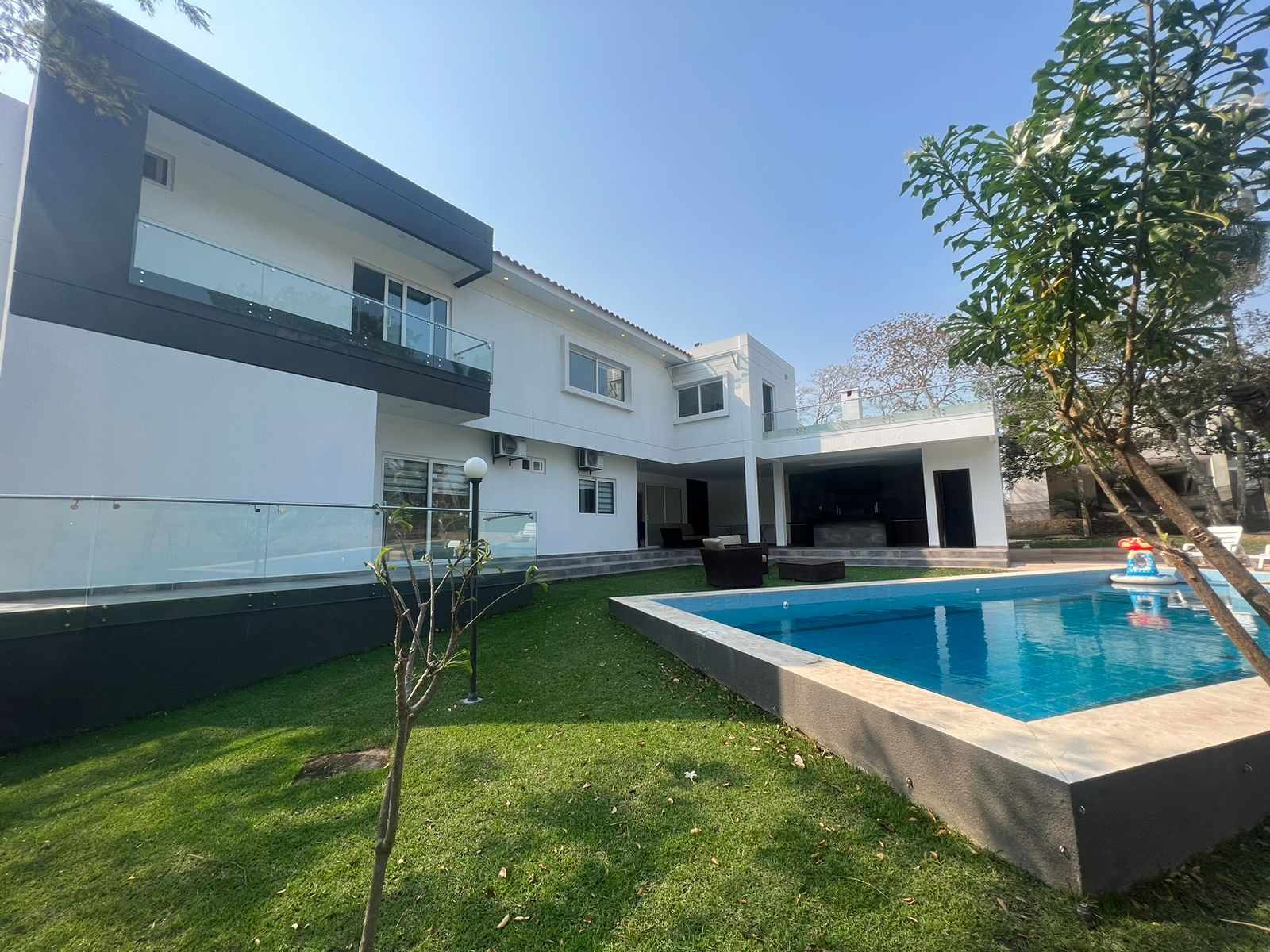 Casa en AlquilerCONDOMINIO URUBO GOLF 5 dormitorios 6 baños 4 parqueos Foto 1