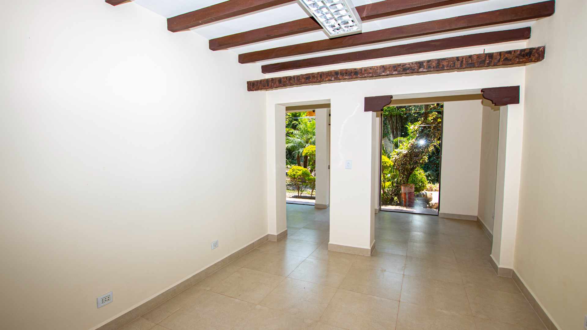 Casa en AlquilerAv. Salamanca - casi Plaza Constitución - Centro 7 dormitorios 2 baños  Foto 6