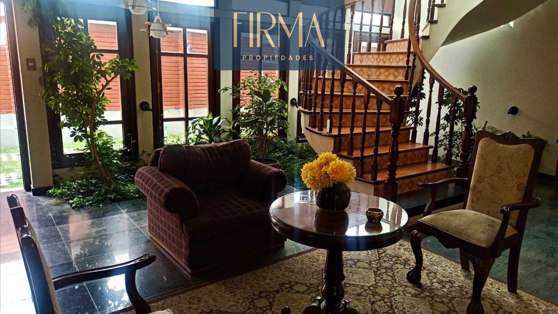 Casa en Calacoto en La Paz 4 dormitorios 5 baños 3 parqueos Foto 2