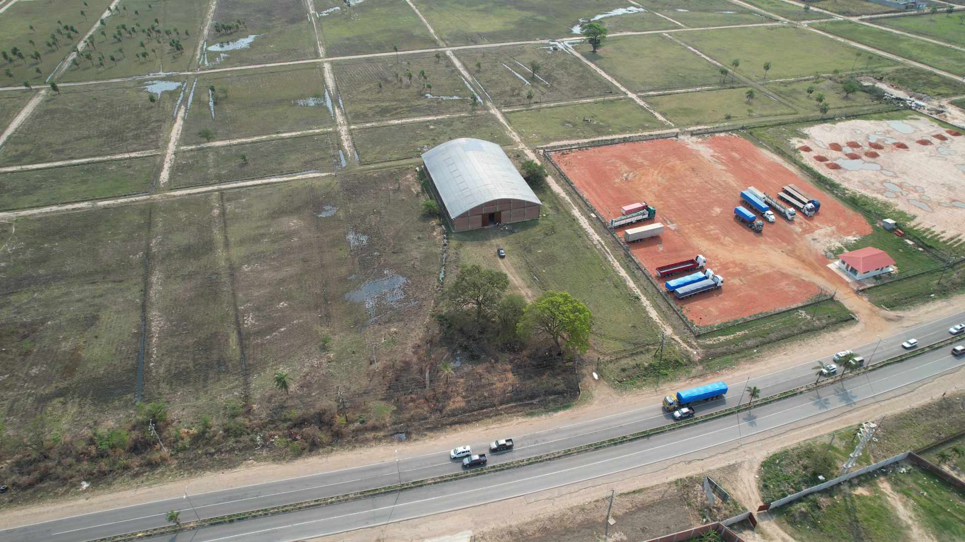 Galpón Sobre Carretera Santa Cruz - Warnes km 23. Un kilómetro antes de llegara Warnes Foto 6