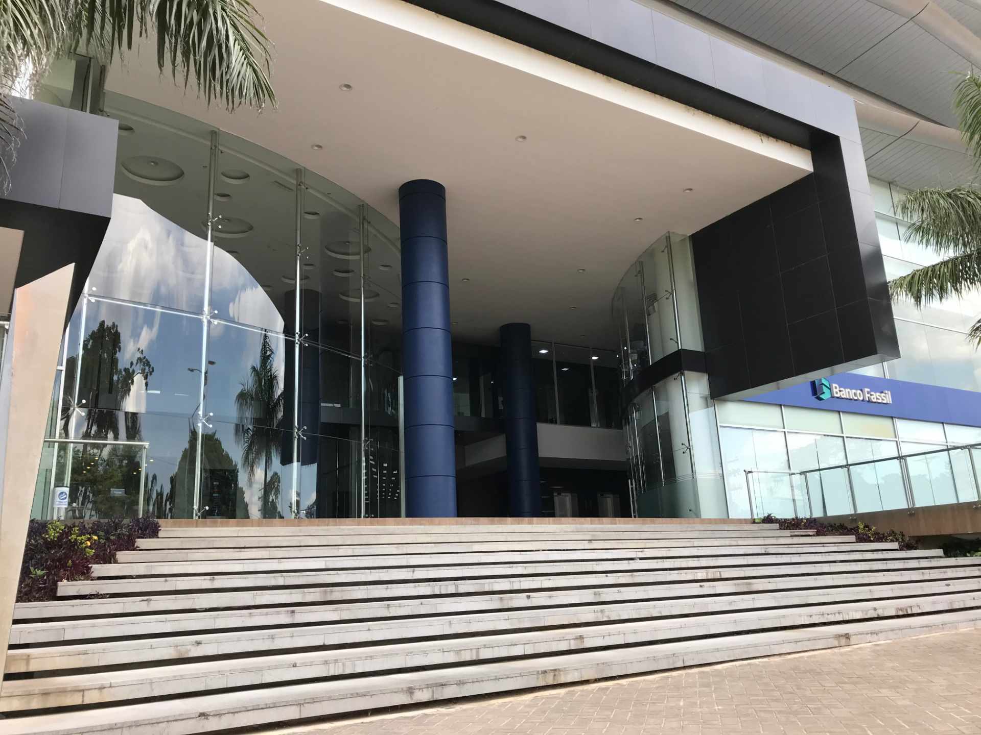 Oficina en AlquilerUrubó Business Center piso 5, en la entrada del Urubó, lado del hotel Radisson. 4 dormitorios 2 baños 2 parqueos Foto 8
