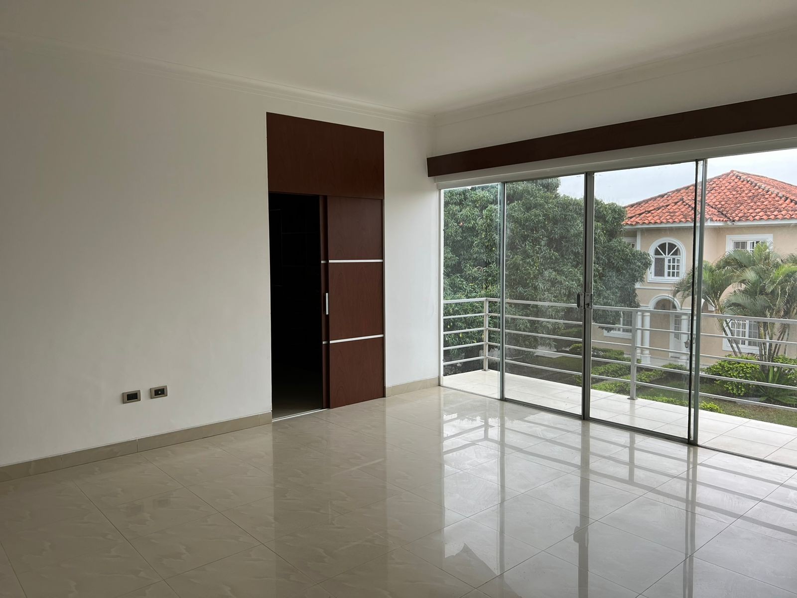 En Alquiler a $us 1,800 Foto 9