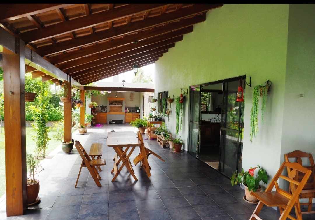 Casa en Urubó en Santa Cruz de la Sierra 6 dormitorios 5 baños 4 parqueos Foto 2