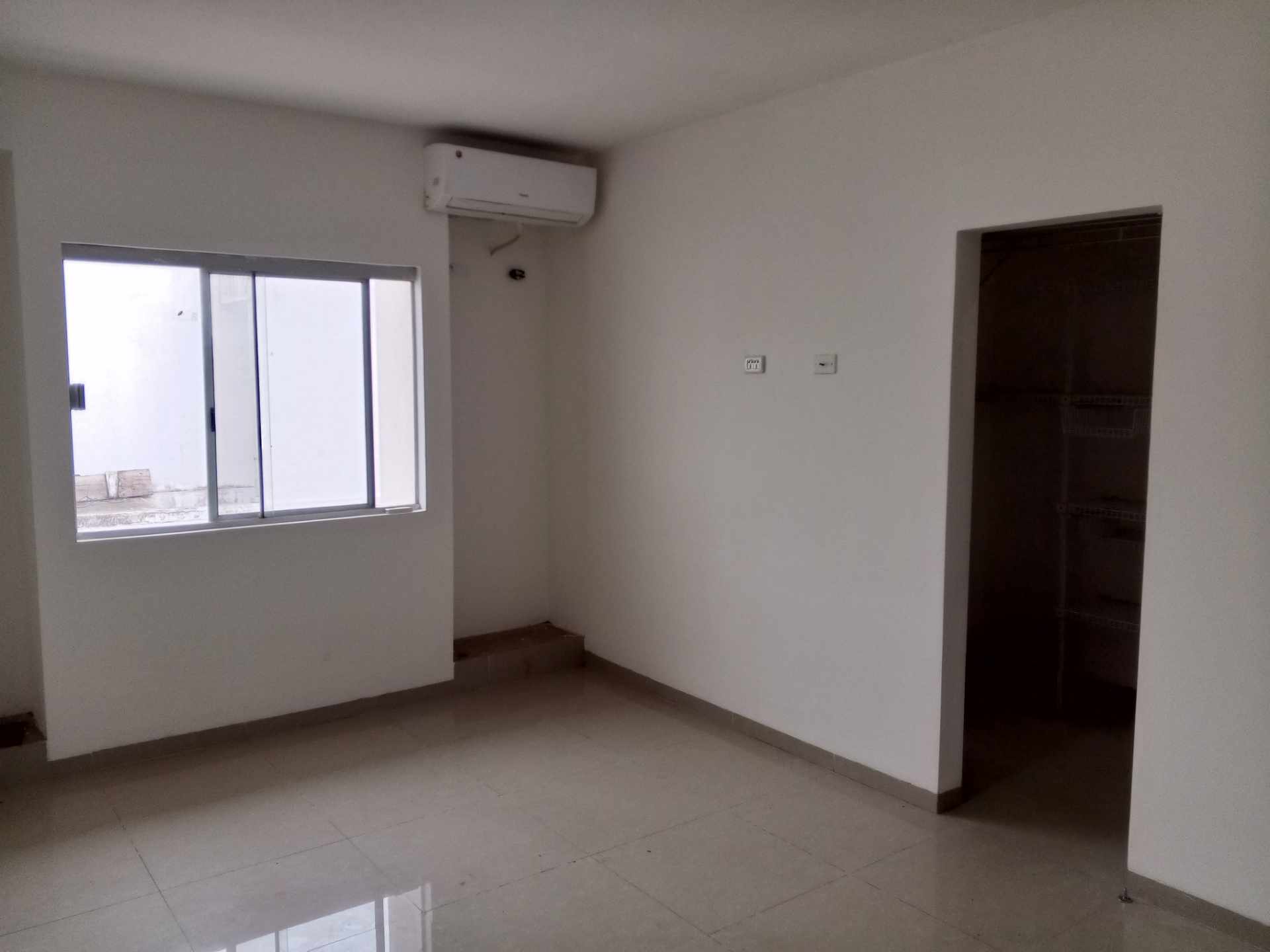 Casa [CONDOMINIO JERUSALEN| 4TO. Y 5TO. ANILLO ZONA NORTE ENTRE RADIAL 26 Y 27 CERCA DE MALL LAS BRISAS] ALQUILER SIN MUEBLES CASA DE 2 PLANTAS, DE 3 DORMITORIOS PET FRIENDLY, CON DEPENDENCIAS Y PARQUEO TECHADO Foto 12