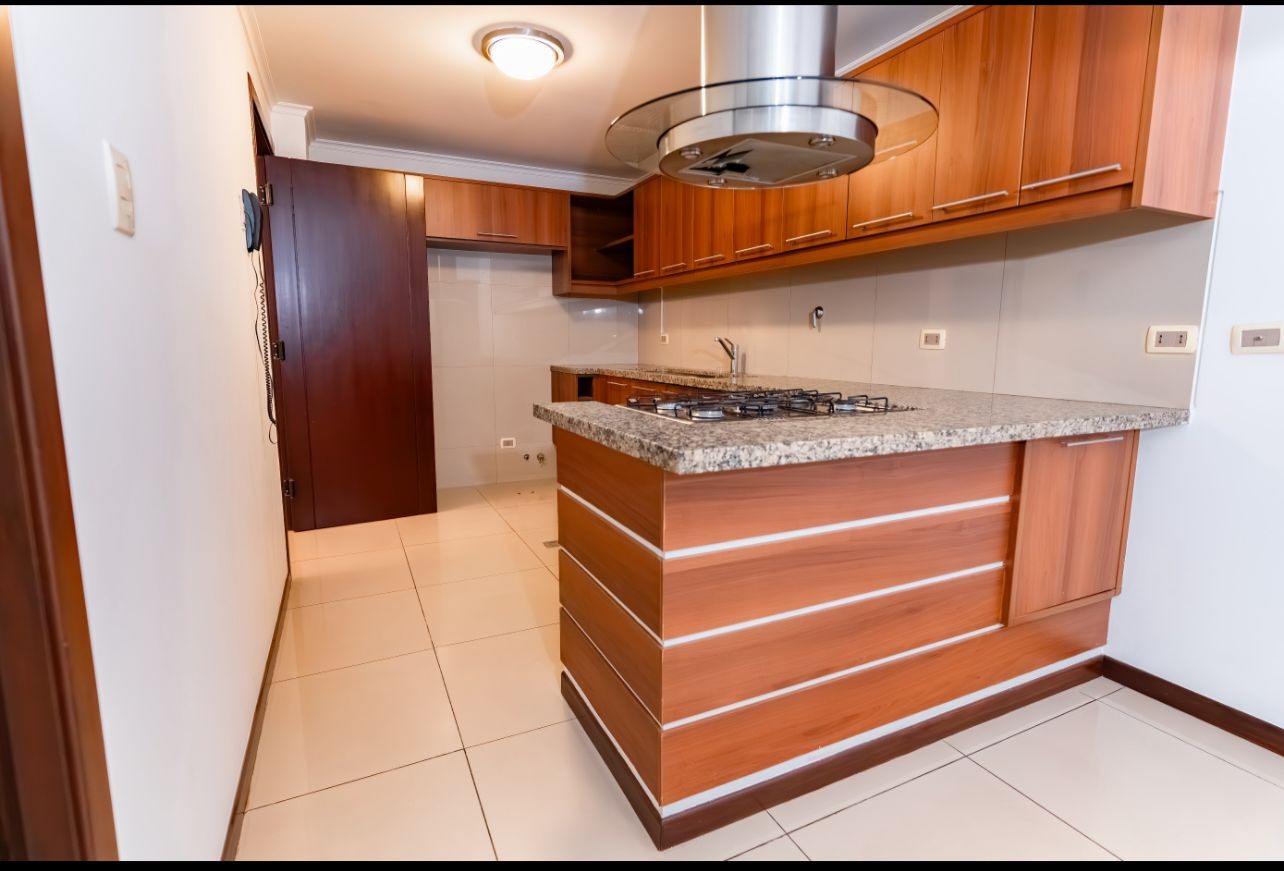 Casa en AlquilerAv. Busch, esquina 3er. anillo interno Foto 11