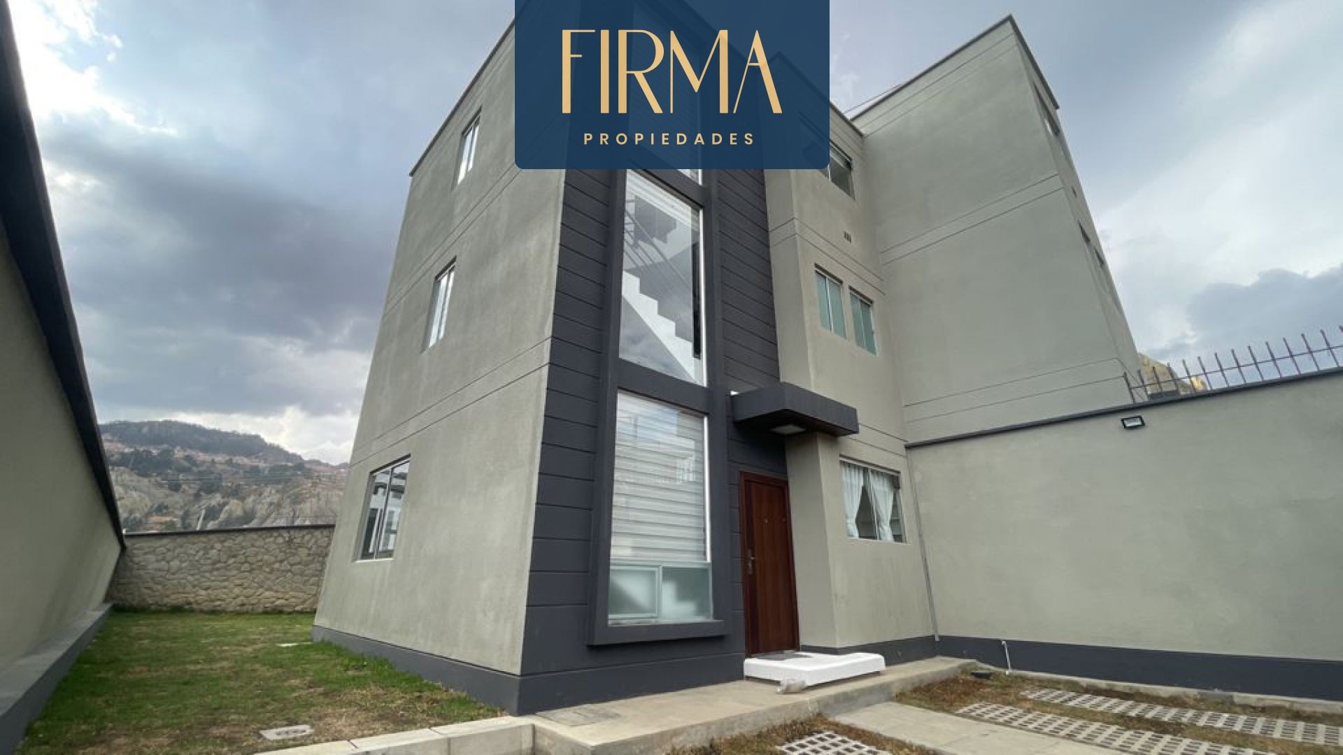 Casa en Irpavi en La Paz 3 dormitorios 4 baños 2 parqueos Foto 1