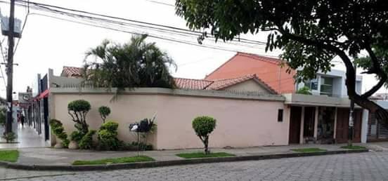 Casa Av. Piraí (entre 2do y 3er Anillo) lado Banco Ganadero Santa Cruz de la sierra Foto 1