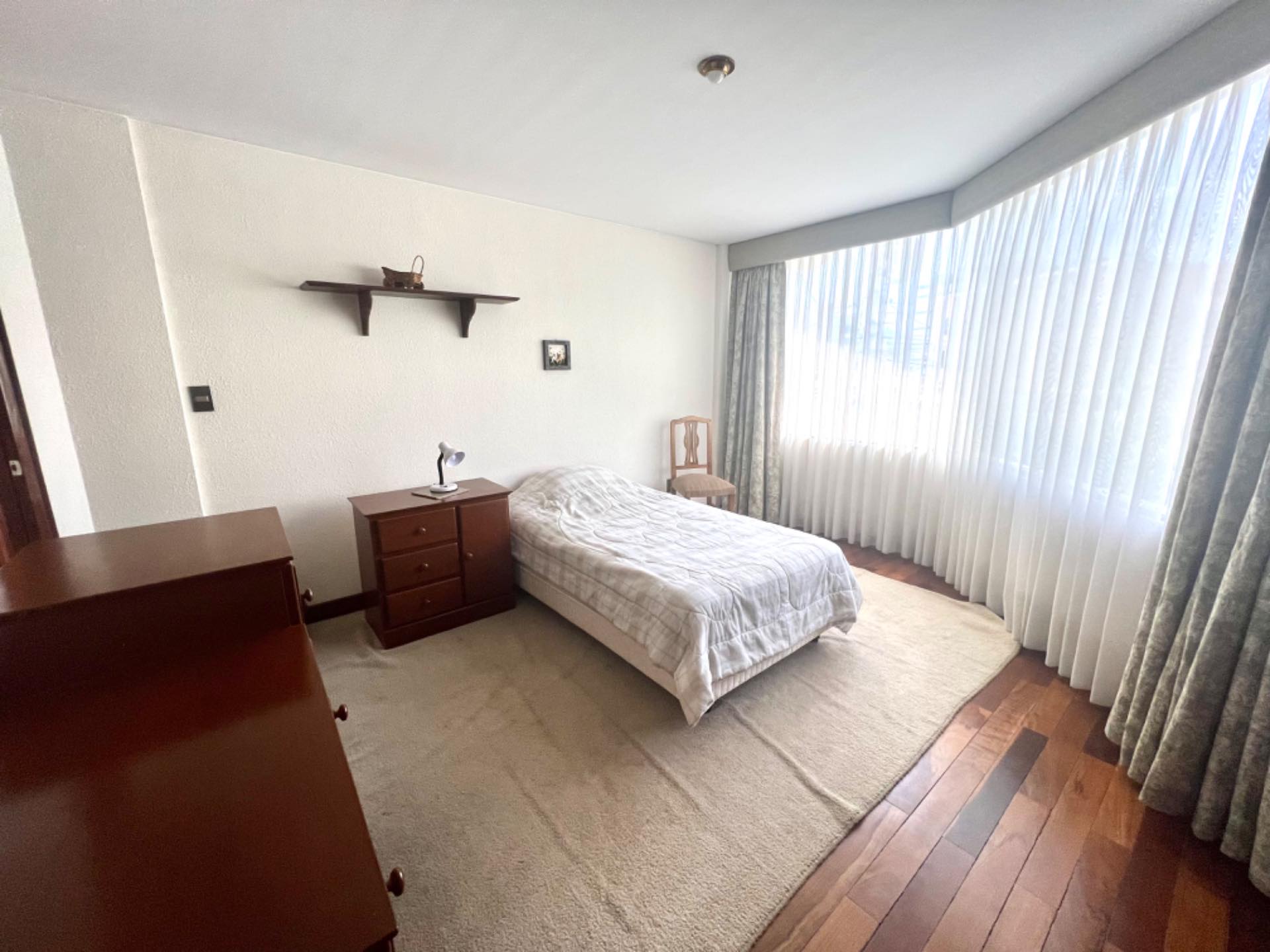 Departamento en AlquilerSan Miguel, Calacoto  3 dormitorios 4 baños 1 parqueos Foto 15