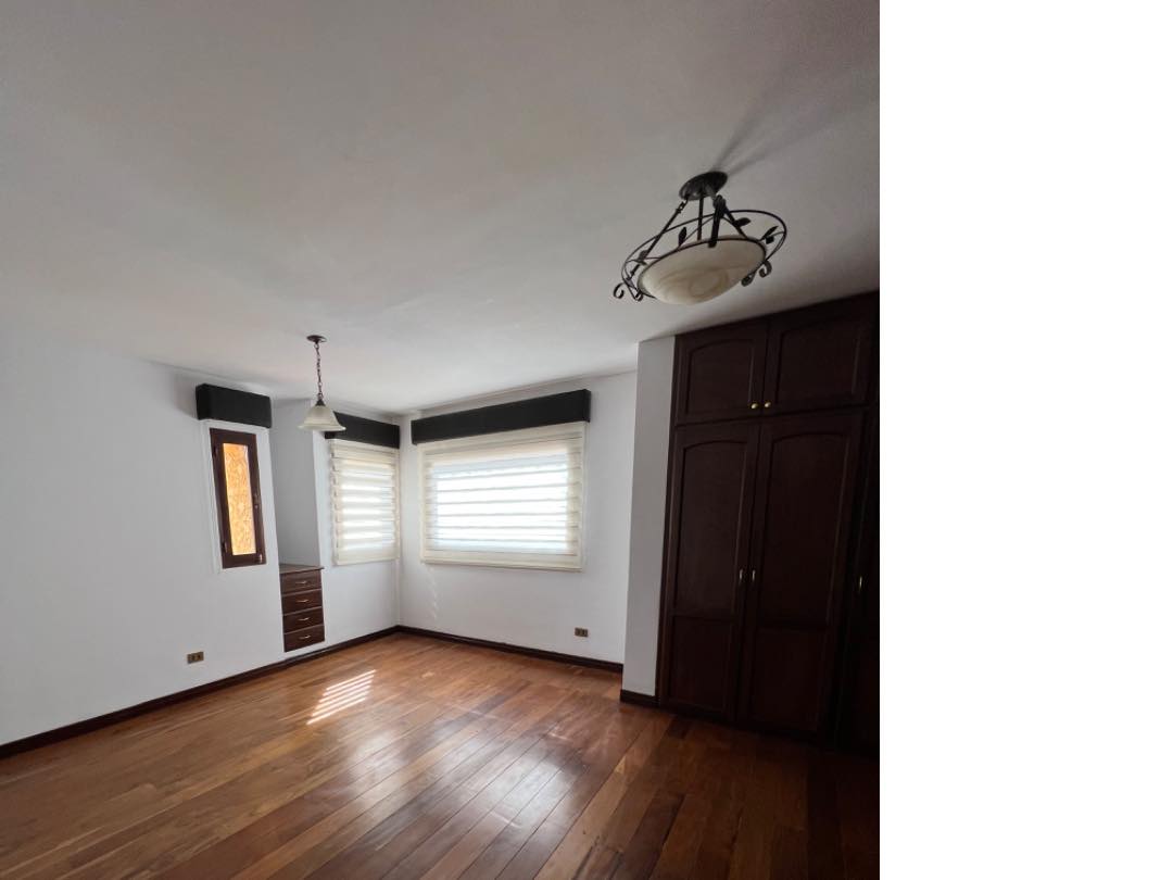 Casa en Achumani en La Paz 5 dormitorios 5 baños 2 parqueos Foto 8