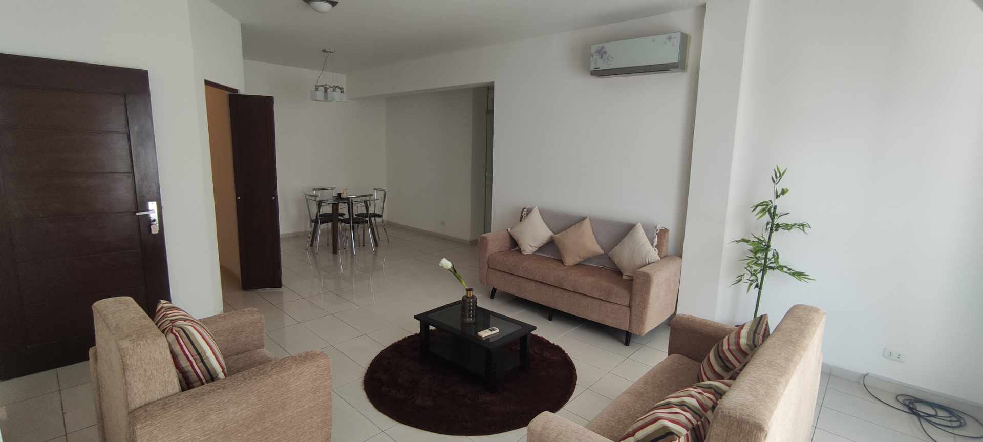 Departamento en AlquilerCalle Cochabamba esquina Av Irala Foto 12