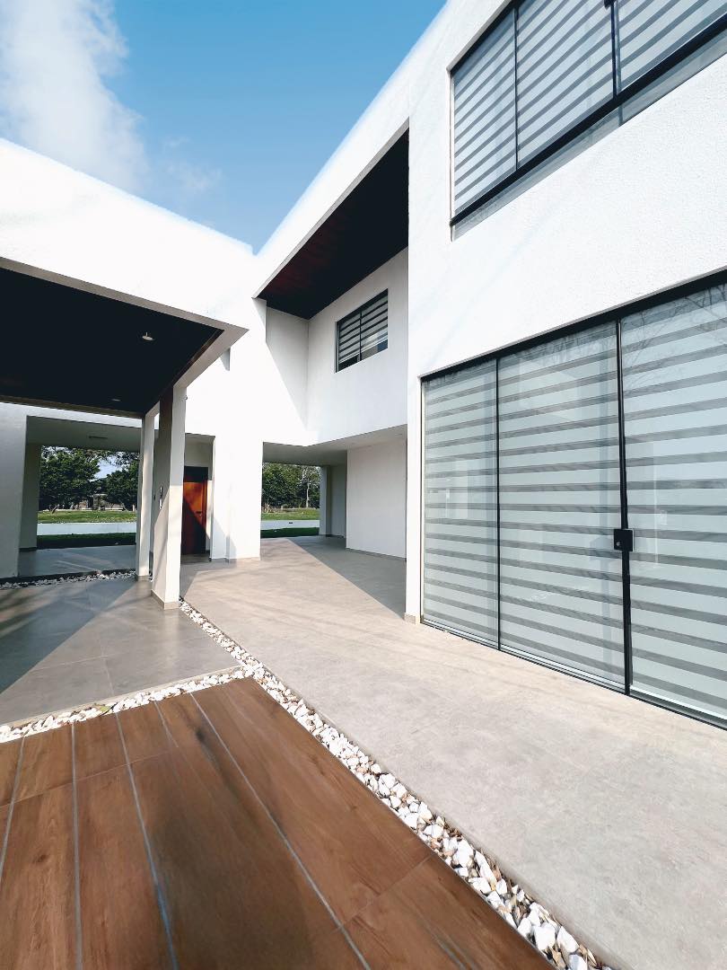 Casa en AlquilerCONDOMINIO EXCLUSIVO ZONA URUBO CERCA AL PUENTE 3 dormitorios 5 baños 4 parqueos Foto 28