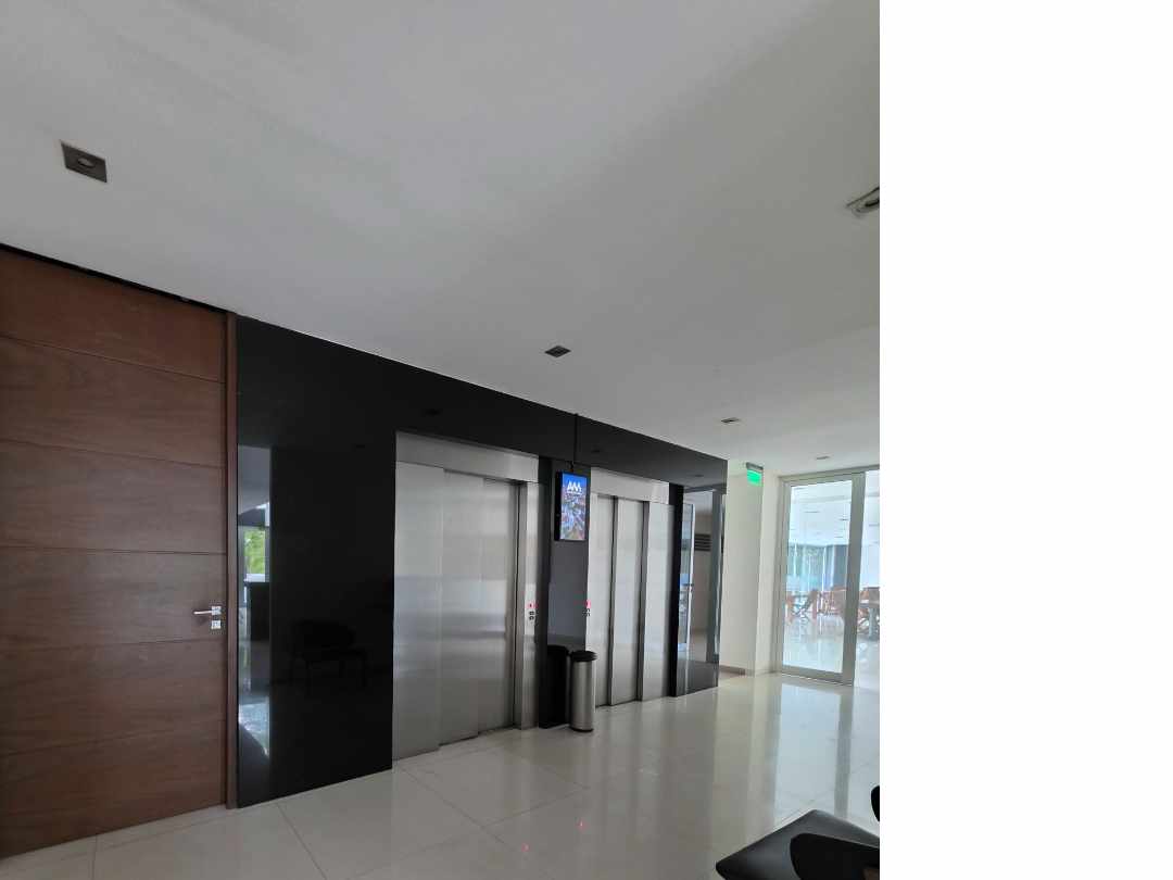 Departamento en AlquilerZona Norte 
6to. Anillo ( Av.Banzer y Beni)
Condominio Torres de  la Sierra 3 dormitorios 4 baños 1 parqueos Foto 30