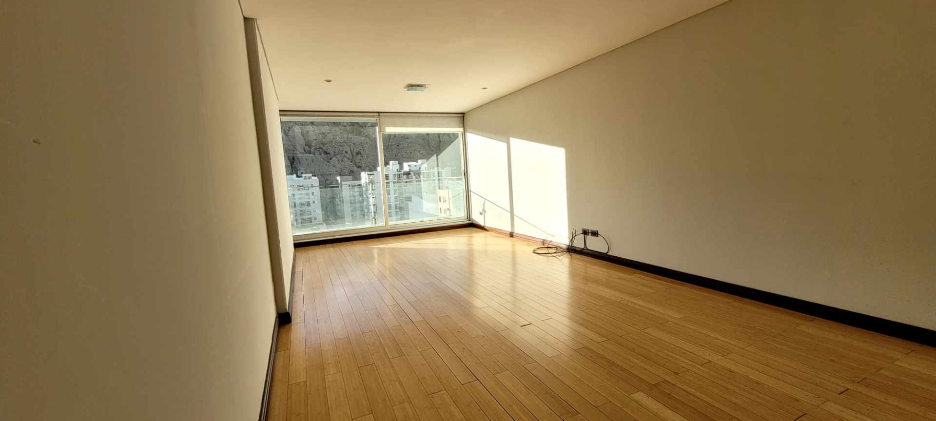 Departamento en Calacoto en La Paz 3 dormitorios 3 baños 2 parqueos Foto 2