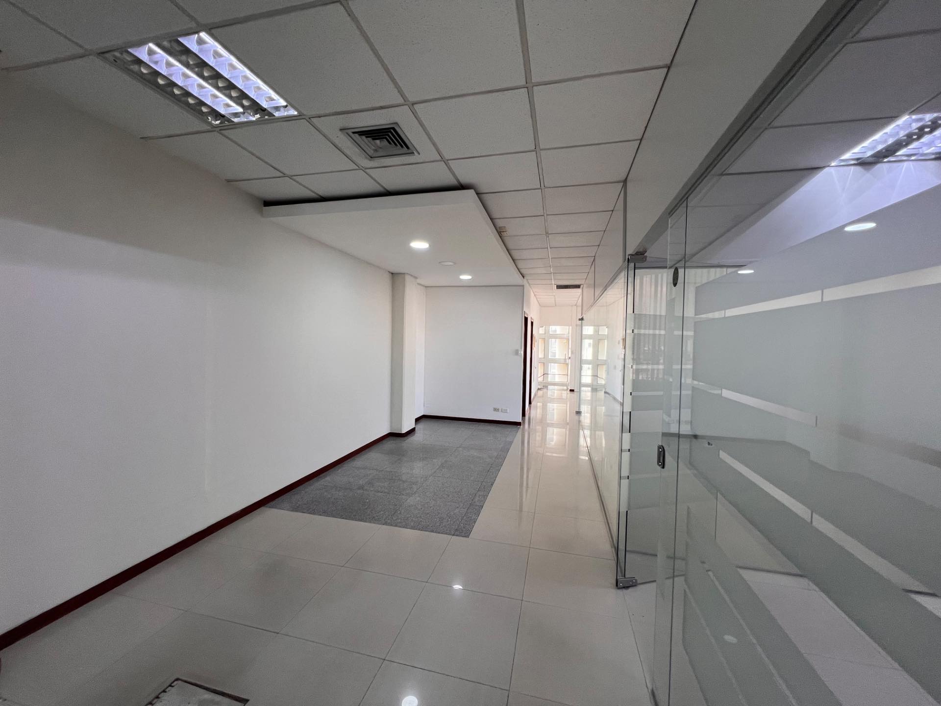 Oficina en AlquilerEdif. Cubo II - Centro Empresarial Foto 2