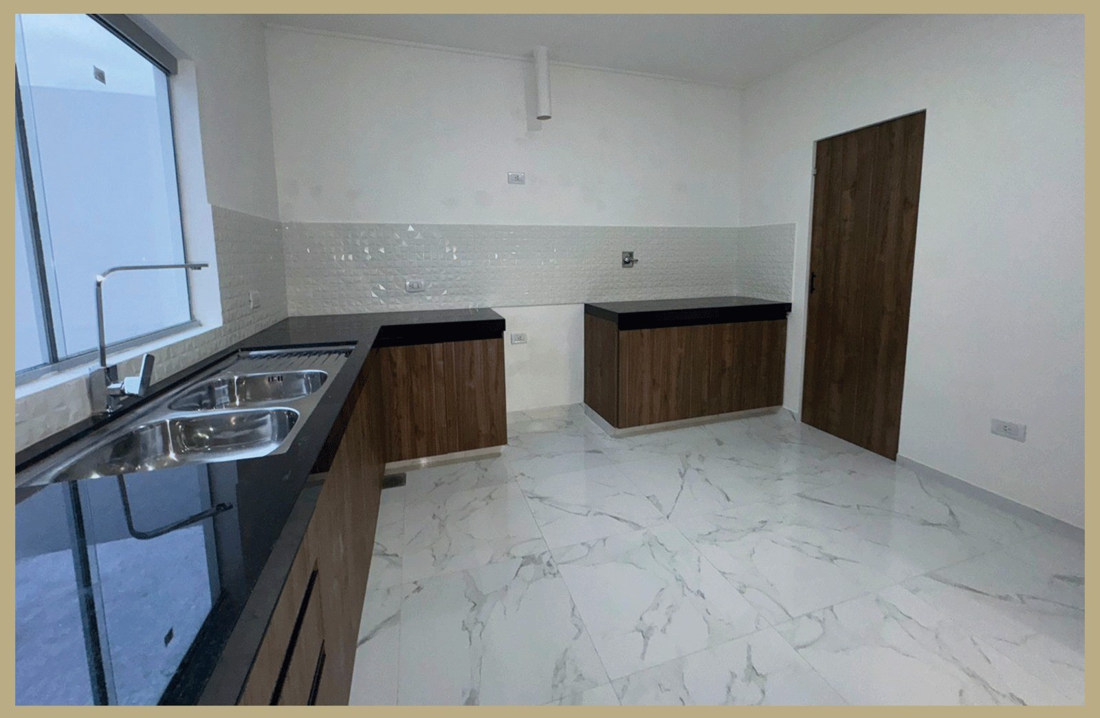 Casa en VentaZona Norte, 7mo anillo 3 dormitorios 3 baños 2 parqueos Foto 4