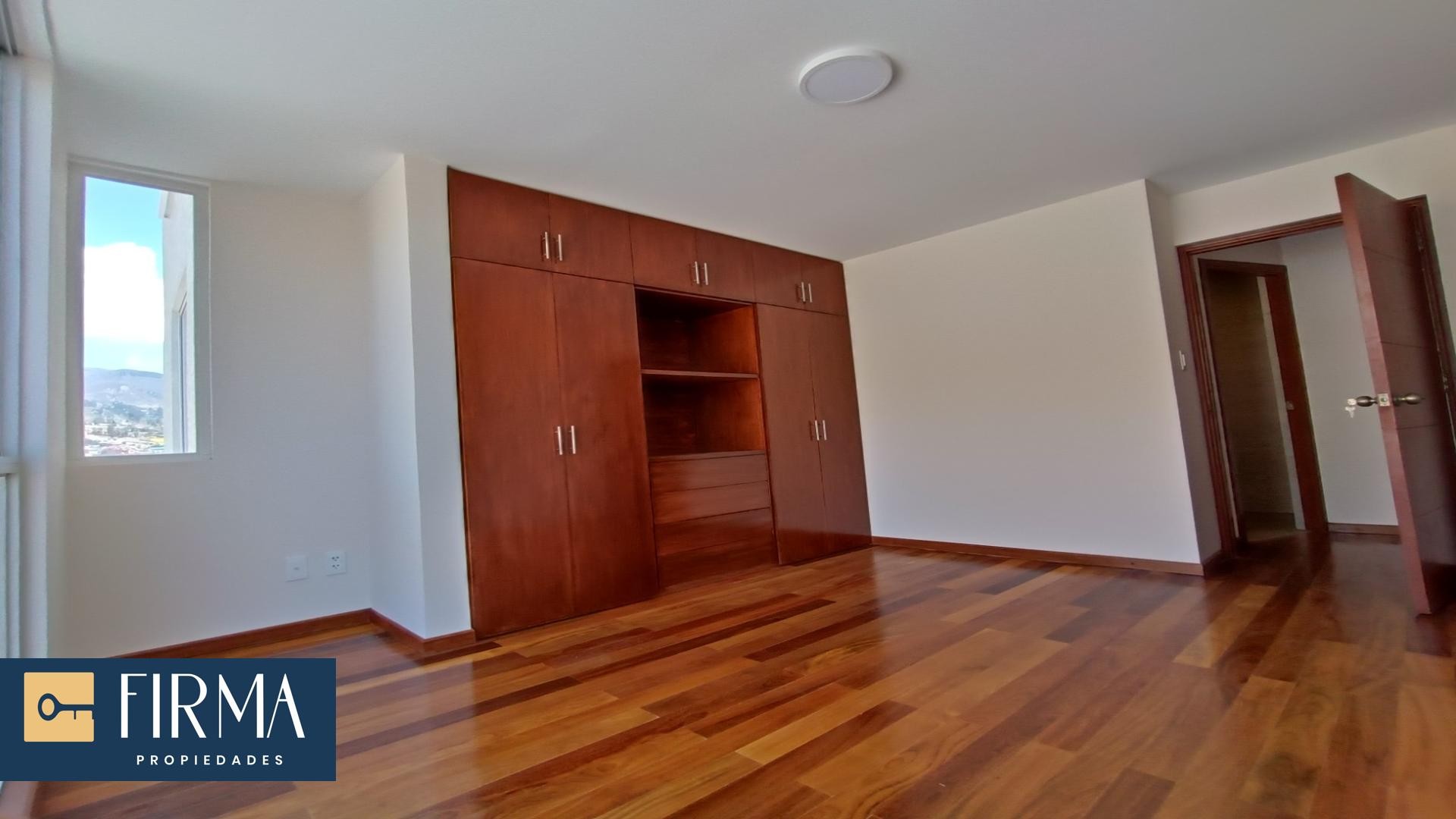 Departamento en Irpavi en La Paz 3 dormitorios 3 baños 1 parqueos Foto 2