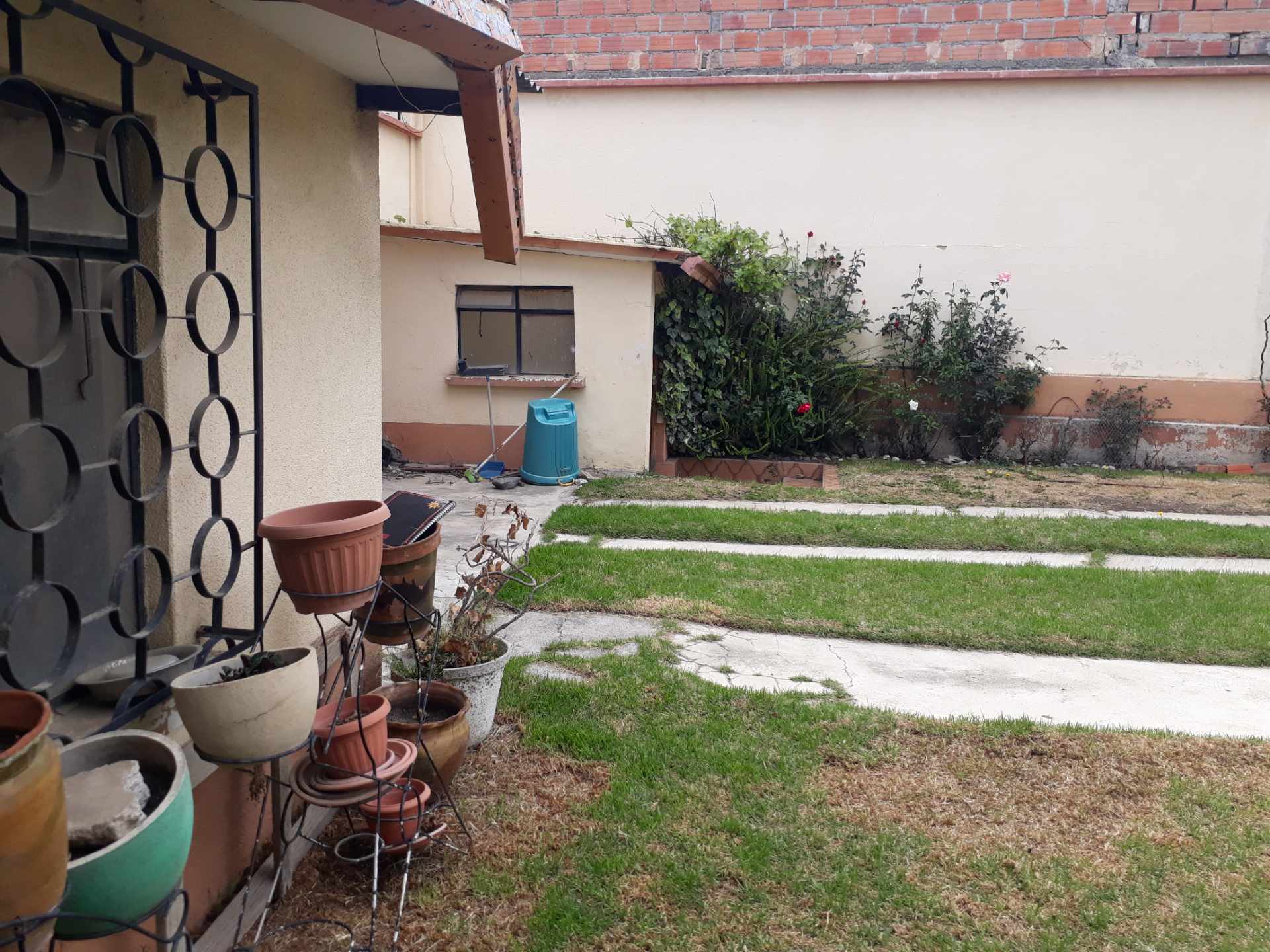 Terreno en VentaCalle 32 de cotacota y la av. las retamas    Foto 2