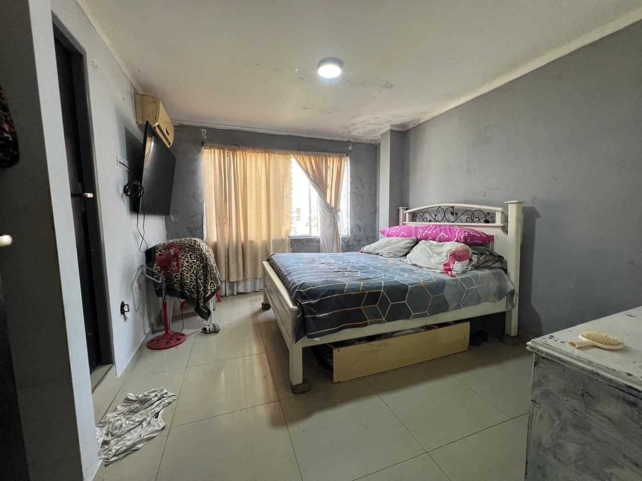 Casa en Entre 5to y 6to anillo Norte en Santa Cruz de la Sierra 4 dormitorios 4 baños 2 parqueos Foto 14