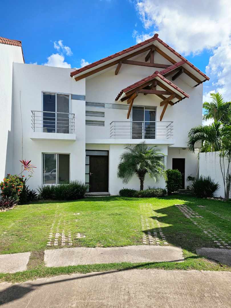 Casa en Entre 5to y 6to anillo Norte en Santa Cruz de la Sierra 3 dormitorios 3 baños 2 parqueos Foto 8