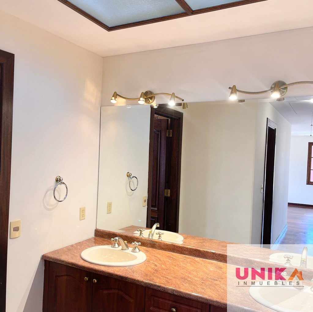 Casa en Alquiler🏡 AMPLIA Y HERMOSA CASA EN ALQUILER, AUQUISAMAÑA.  3 dormitorios 3 baños 3 parqueos Foto 20