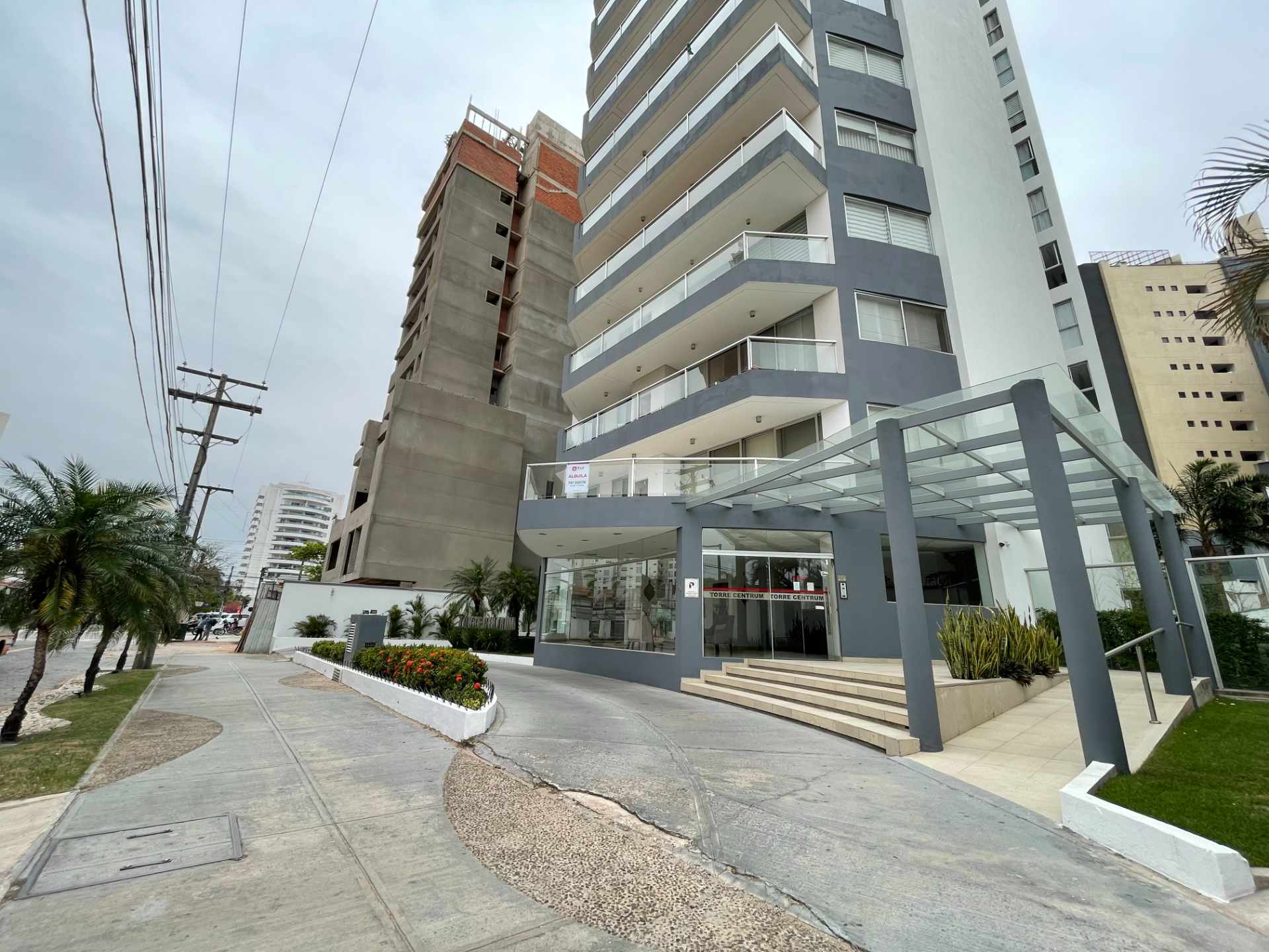 Departamento en Centro en Santa Cruz de la Sierra 1 dormitorios 1 baños 1 parqueos Foto 1