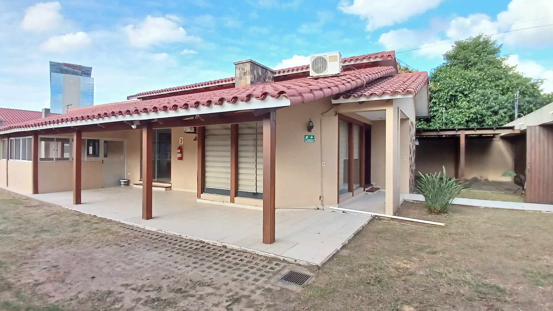 Casa 📍 Ubicación: Av. Banzer, entre 3er y 4to Anillo Norte Foto 1