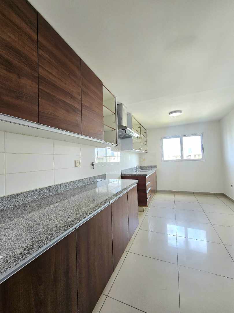 Departamento Av Pirai entre 4 y 5to anillo DEPARTAMENTO EN ALQUILER – COND VISTA VERDE Foto 3