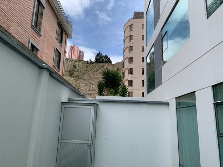 Departamento en Alquiler¡¡Alquila este departamento de 2 dormitorios en Calacoto con Patio Privado!! Foto 11