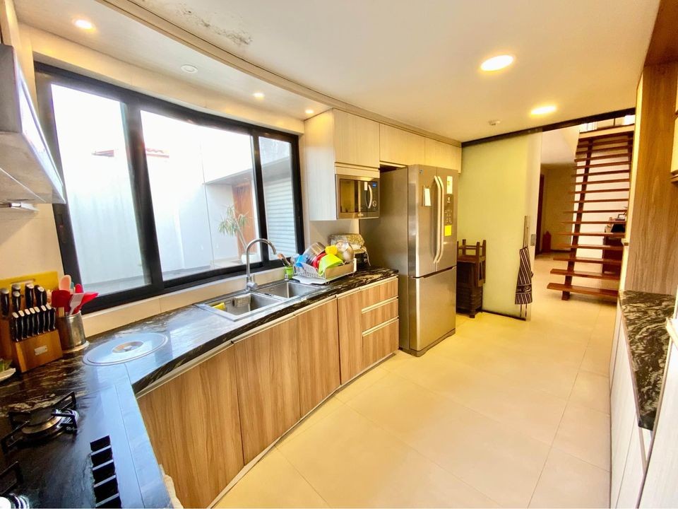 Casa en VentaCasa con 5 suites, Av. Paragua Foto 5