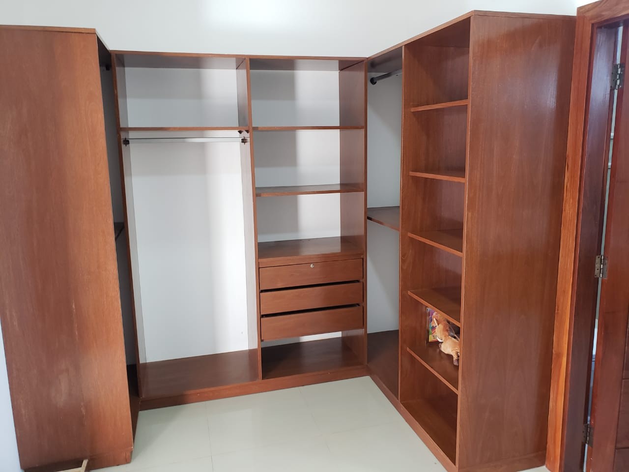 Casa en Doble vía La Guardia en Santa Cruz de la Sierra 4 dormitorios 4 baños 4 parqueos Foto 9