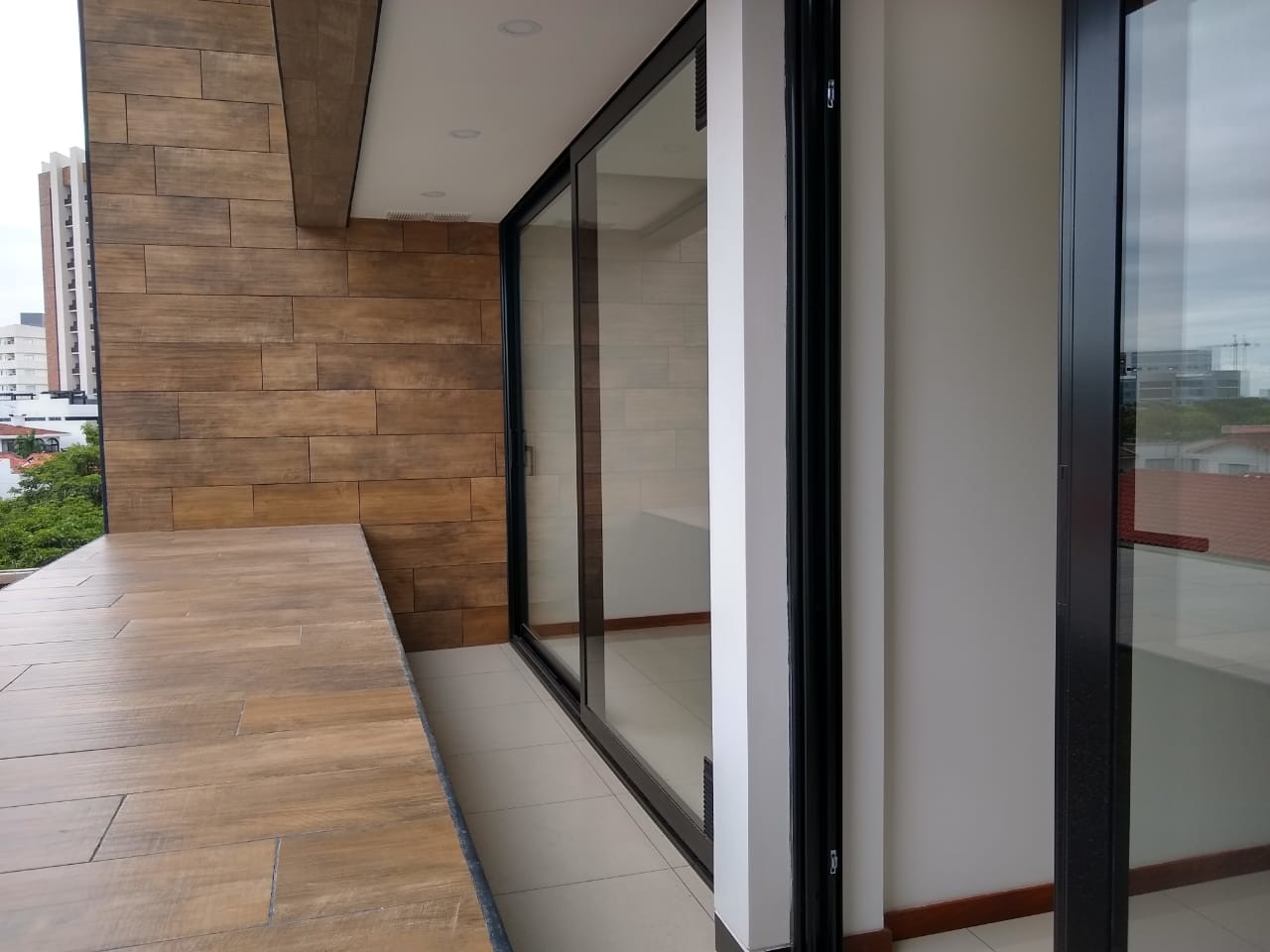 Departamento en AlquilerEquipetrol , edificio Sky plaza Italia ,departamento en Alquiler 2 dormitorios 2 baños 1 parqueos Foto 17