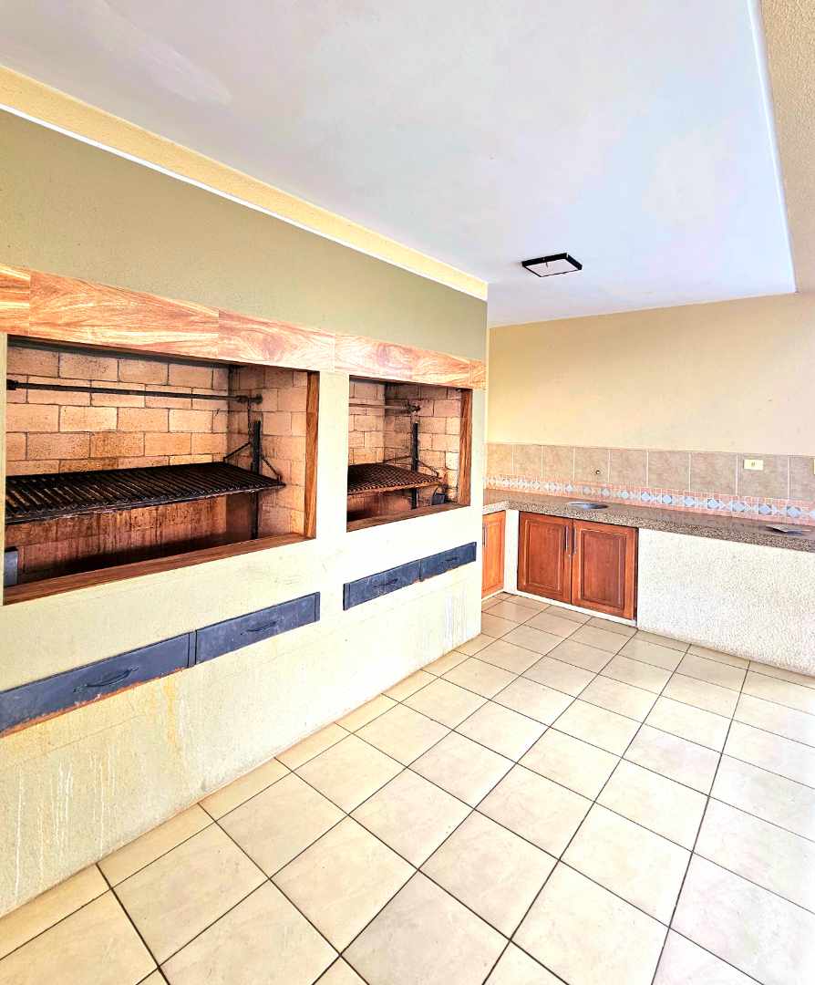 Casa Av. Banzer 7mo ANILLO  Foto 8