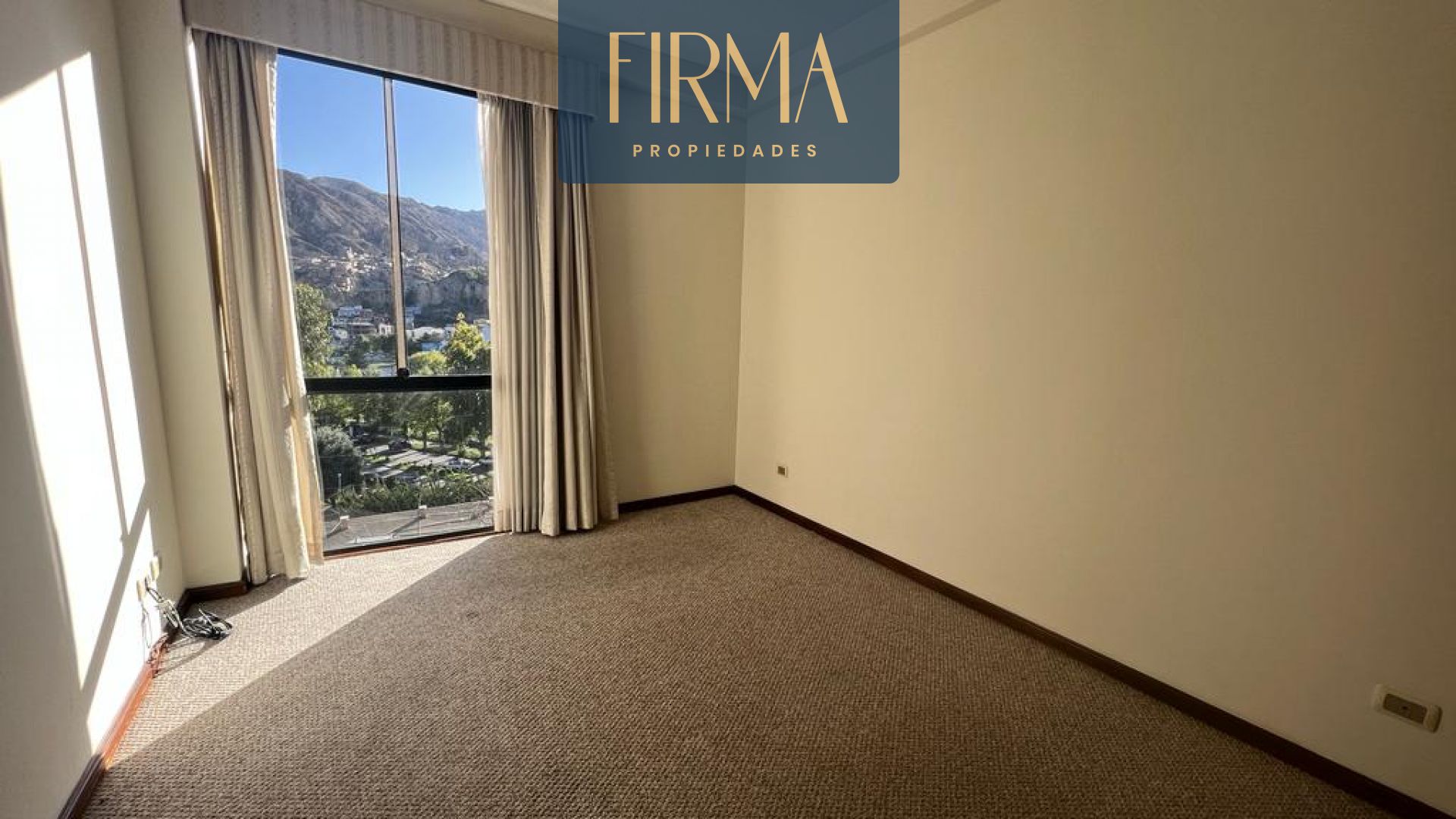 Departamento en VentaCOMPRA  ESTE DEPARTAMENTO EN CALACOTO 3 dormitorios 4 baños 1 parqueos Foto 5