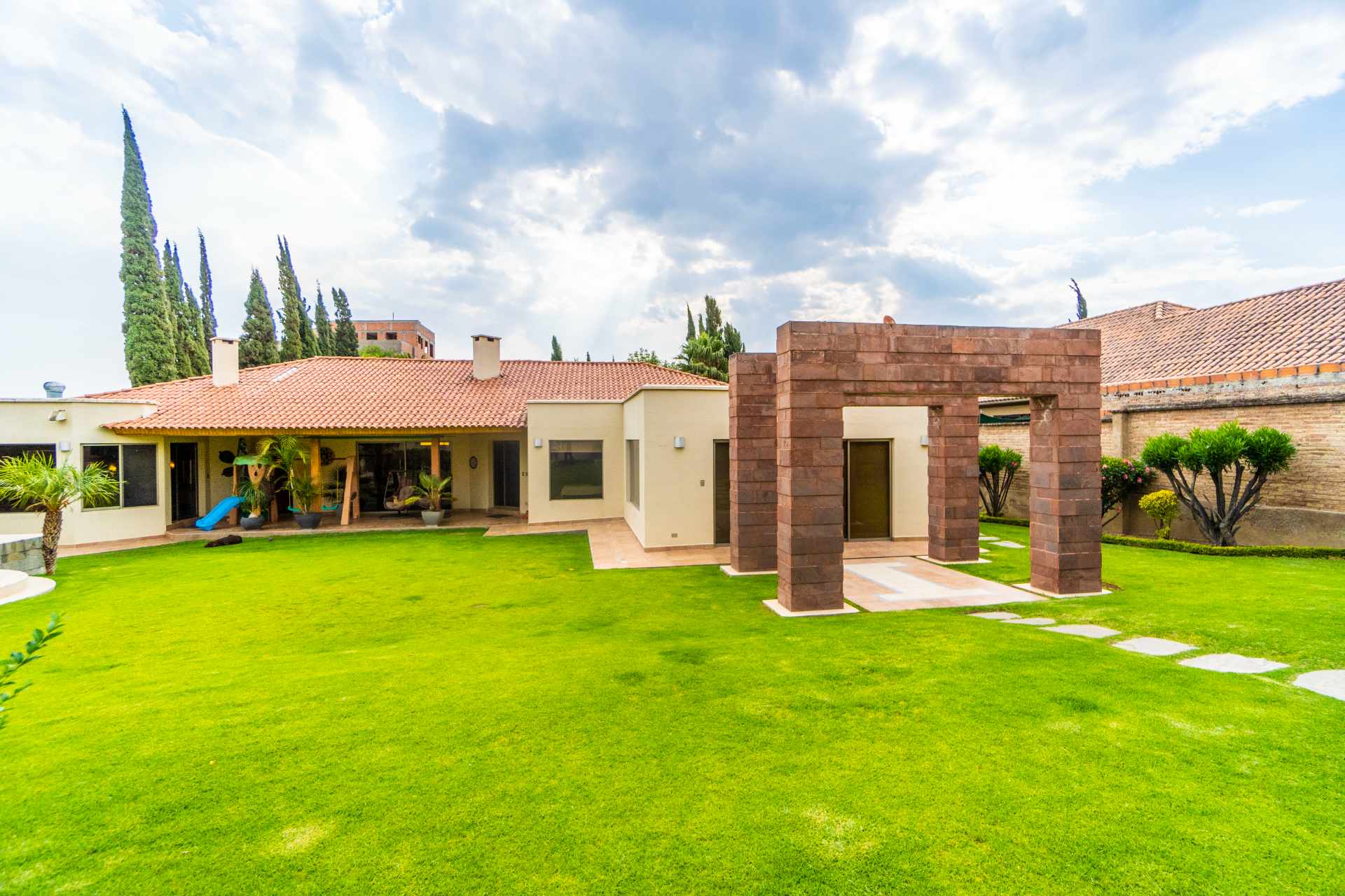 Casa en VentaFABULOSA PROPIEDAD E VENTA ZOBRE CALLE CARACOL ZONA TROJES Foto 7