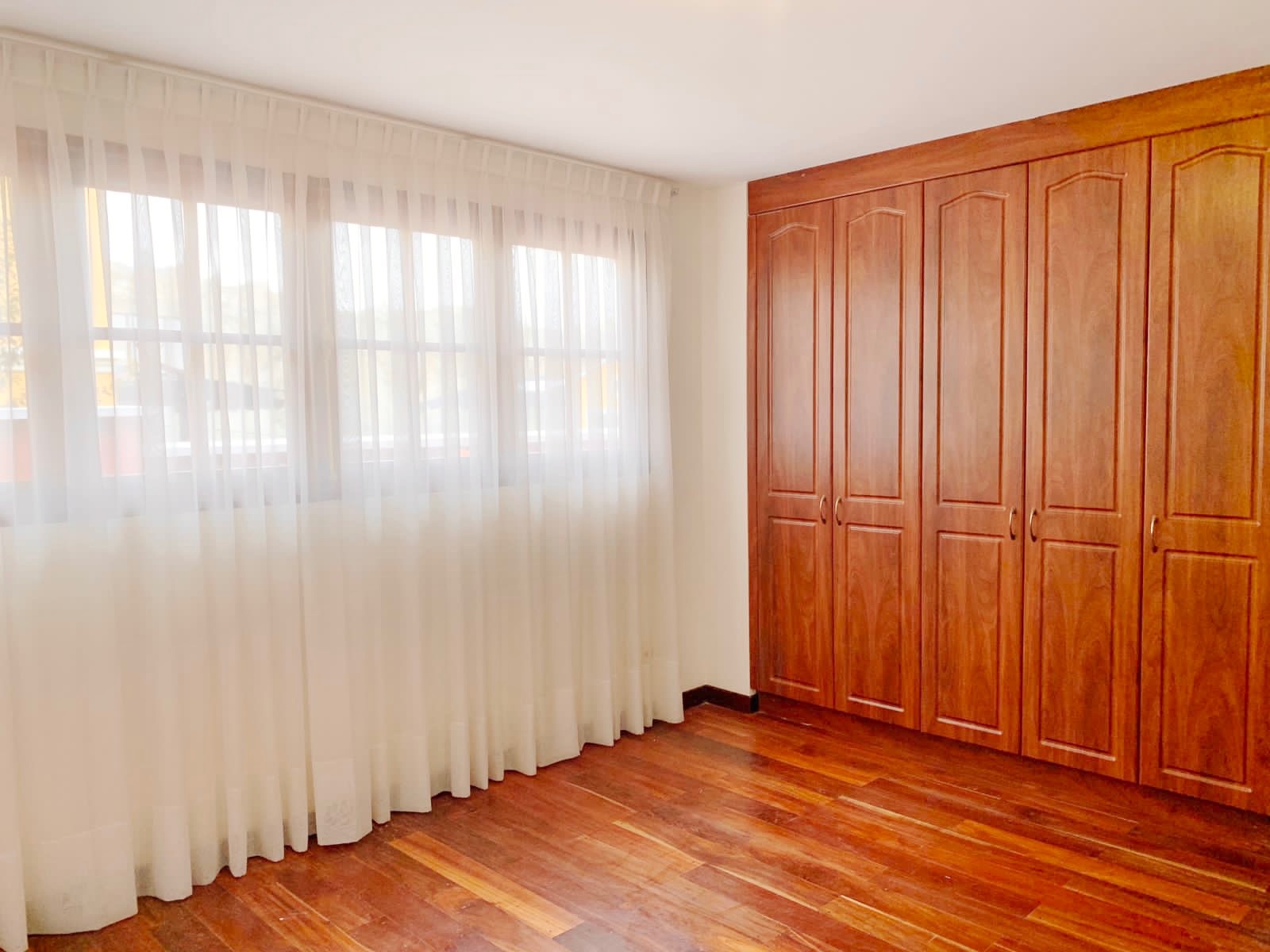 Casa en Auquisamaña en La Paz 3 dormitorios 4 baños 3 parqueos Foto 19