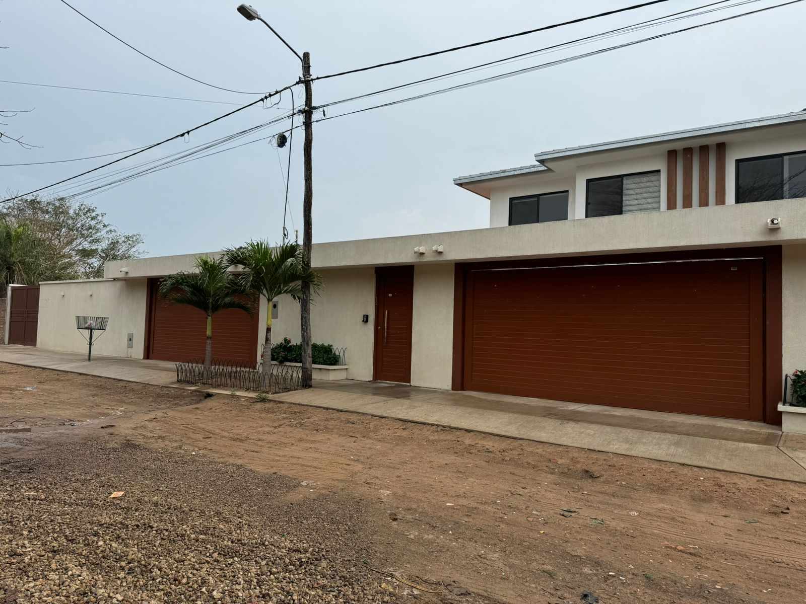 Casa en Carretera Norte en Santa Cruz de la Sierra 4 dormitorios 6 baños 10 parqueos Foto 1