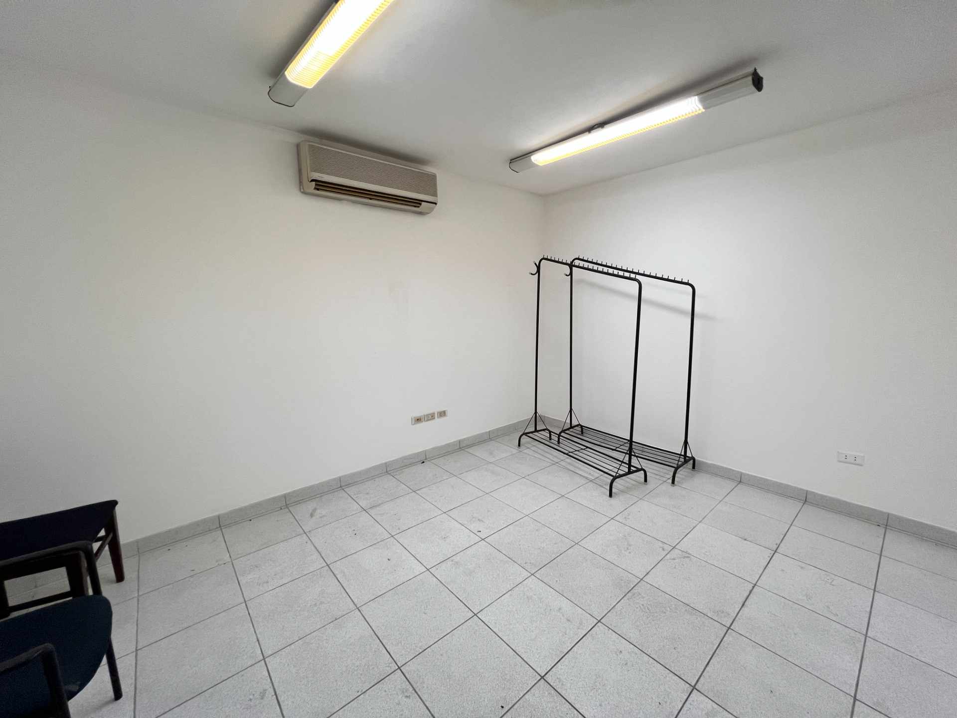 Oficina en AlquilerAV IRALA, entre calle La Paz y Cochabamba 7 dormitorios 5 baños  Foto 5