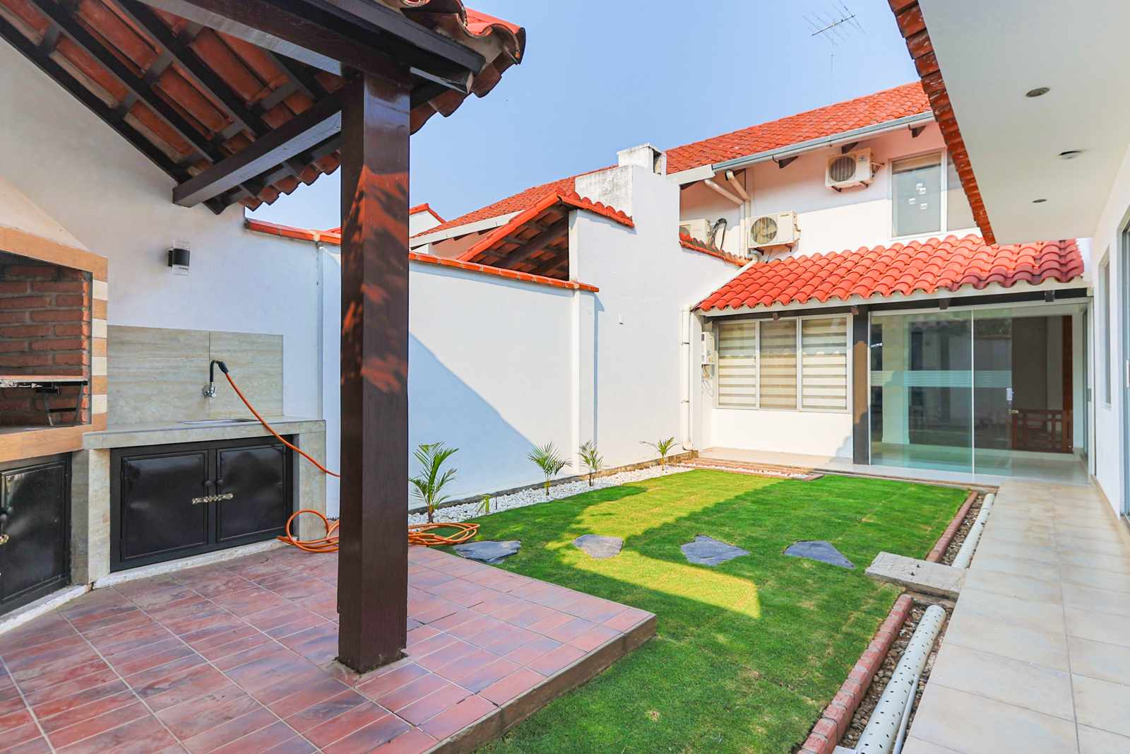 Casa en AlquilerZona Norte, 6to Anillo condominio Ciudad Jardin  4 dormitorios 4 baños 3 parqueos Foto 13