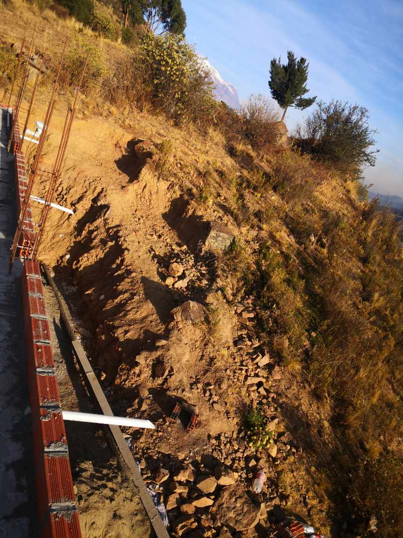 Terreno en VentaUNI , zona sur es de 300 m2 papeles al día mas el catastro , la zona tiene servicios básicos y mobilidad constante . precio 15000 dolares  Foto 6