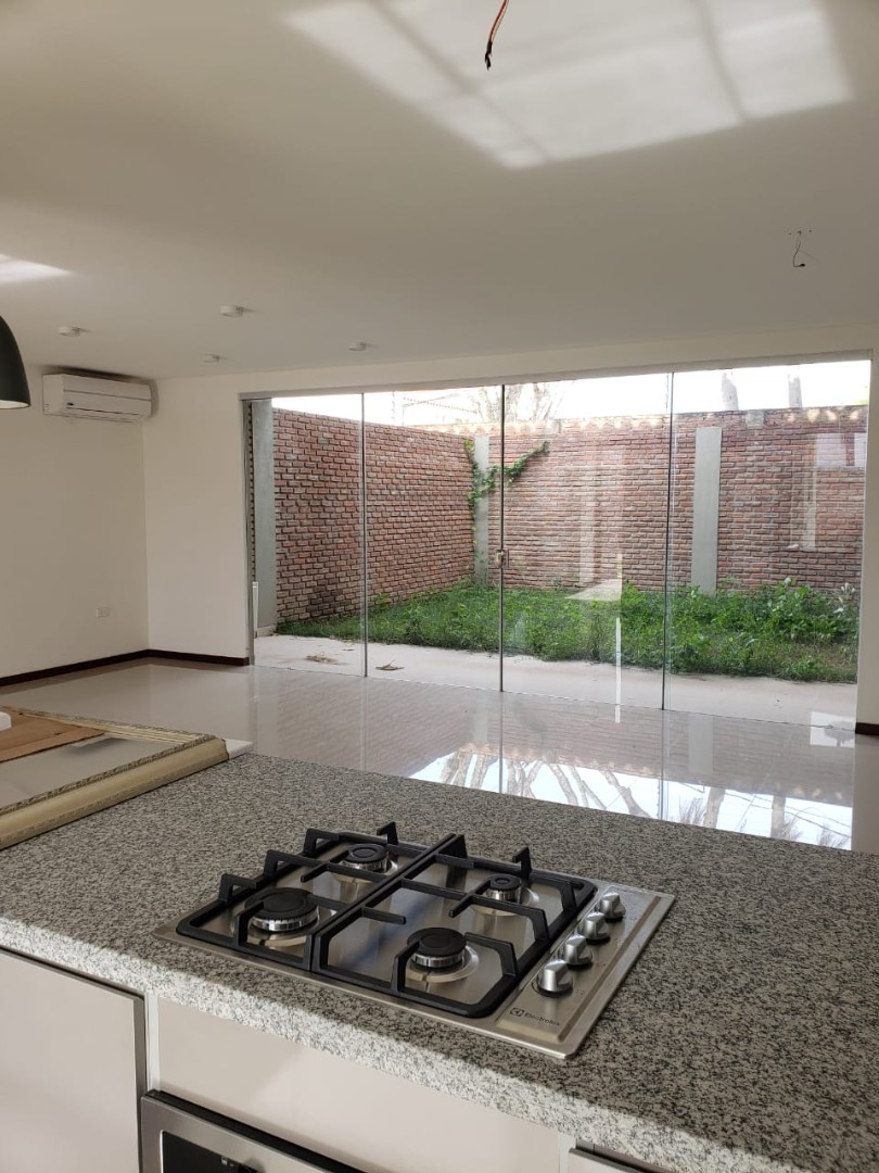Casa en Entre 6to y 7mo anillo Oeste en Santa Cruz de la Sierra 3 dormitorios 3 baños 2 parqueos Foto 11