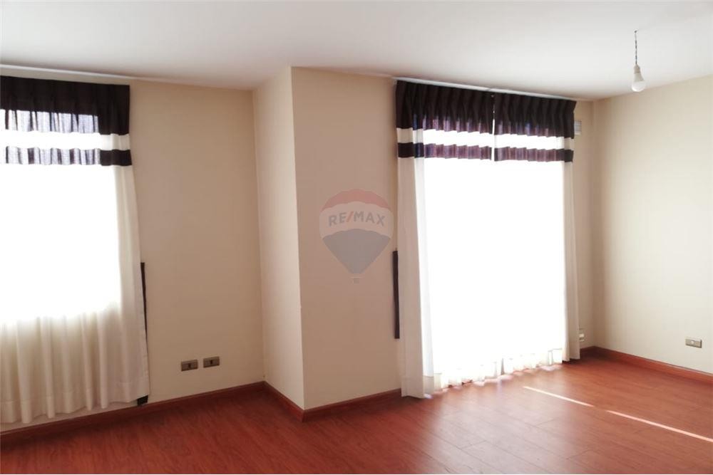 Departamento en Alquiler839 Av. America Este entre Melchor Urquidi y Av. Pando - Edificio Torres América Norte 3 dormitorios 2 baños 1 parqueos Foto 9