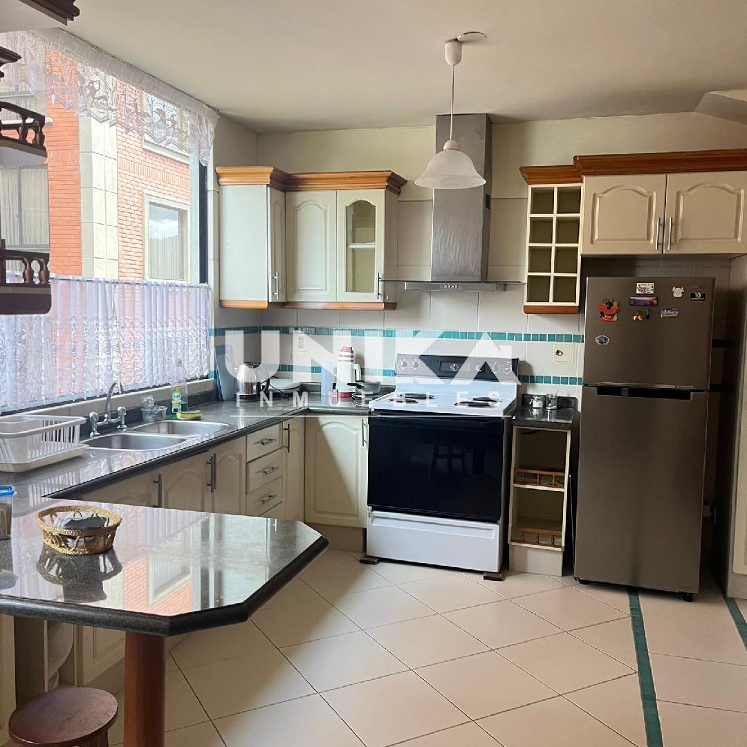 Departamento en Alquiler☀️🏢 HERMOSO DEPARTAMENTO AMOBLADO o SIN MUEBLES EN ALQUILER EN CALACOTO. 3 dormitorios 3 baños 1 parqueos Foto 4