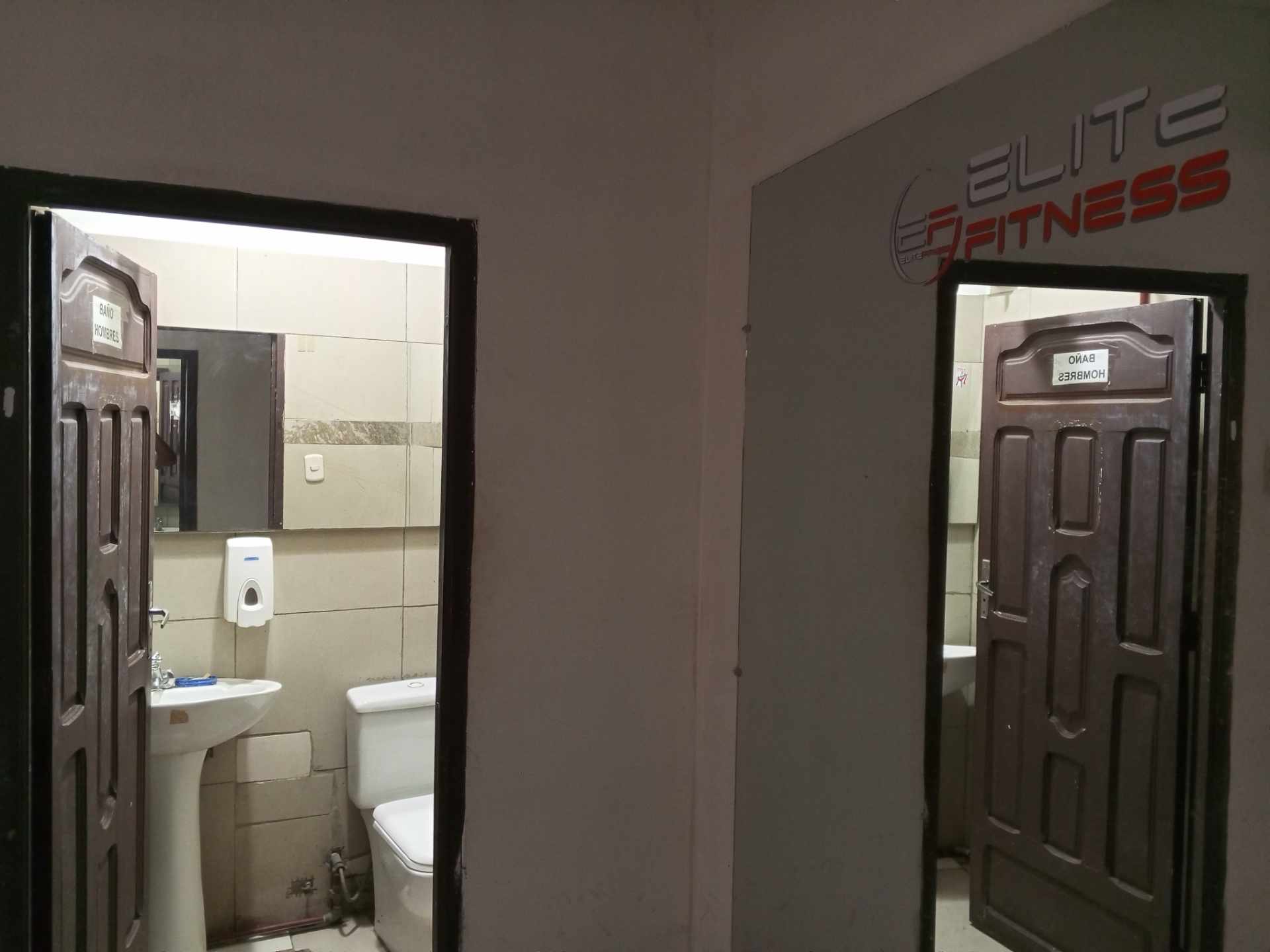 Local comercial en Entre 1er y 2do anillo Norte en Santa Cruz de la Sierra  2 baños  Foto 11