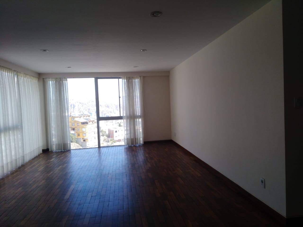 Departamento en VentaAchumani calle 29 4 dormitorios 3 baños 1 parqueos Foto 4