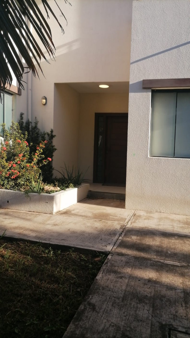 Casa en Entre 2do y 3er anillo Norte en Santa Cruz de la Sierra 3 dormitorios 3 baños 2 parqueos Foto 24