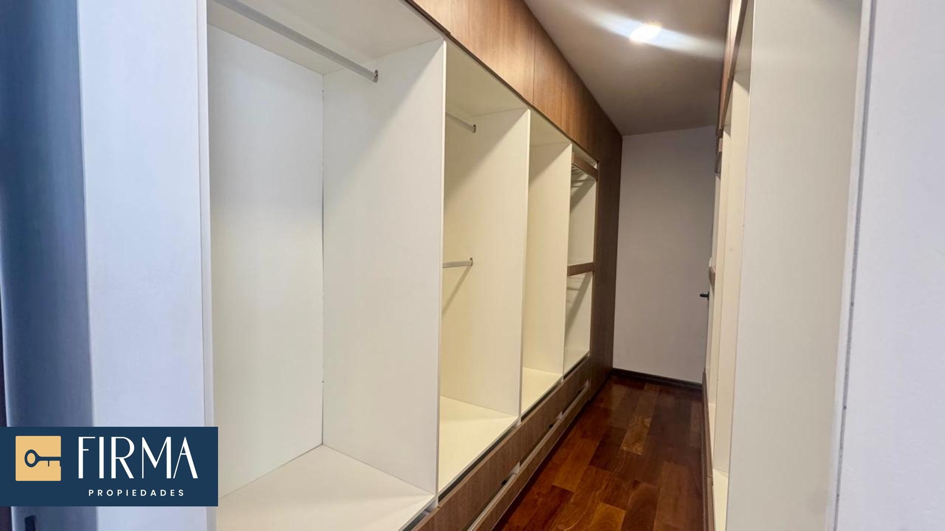 Casa en Achumani en La Paz 4 dormitorios 6 baños 2 parqueos Foto 13